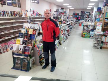 Jorge Sodric, propietario de una librería-quiosco en Alcañiz: 