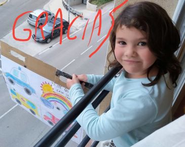 Leyre, la niña de Alcañiz que envía cartas, dibujos y dulces para agradecer la labor de los bomberos