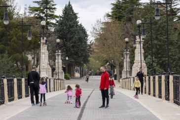 El Gobierno fijará franjas horarias para la salida de la población a la calle a partir del sábado