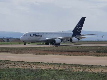 Tarmac recibe en el Aeropuerto de Teruel un A380 y un A340 de Lufthansa