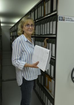 Teresa Thomson, responsable del Archivo Municipal de Alcañiz: “Sería muy deseable que se retomara la digitalización de los fondos”