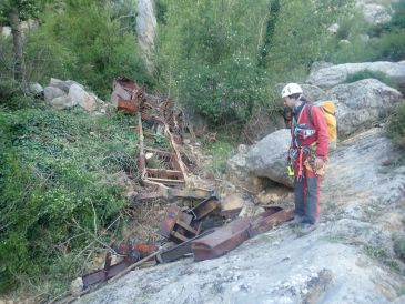 Los trabajos para sacar un camión del Aguas Vivas se prolongarán varios meses