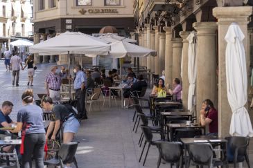 Distancia social e higiene marcan el primer día laborable sin estado de alarma en la provincia