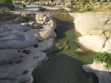 Primeros apercibimientos en el Bergantes ante la masiva afluencia de bañistas