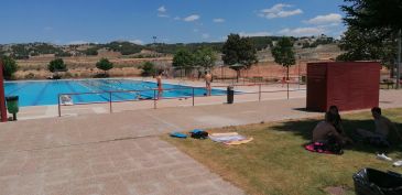 La piscina de San Fernando se llenó por la tarde y el resto no cubrieron las plazas en la jornada de apertura