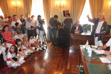 2020. LA VAQUILLA QUE NO FUE. Antonio Giménez, subastador de palcos para la merienda hasta 2011: 