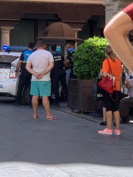 La Policía Local impide un atraco en una sucursal bancaria en la plaza del Torico y detiene a dos personas