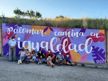 El nuevo mural de Palomar de Arroyos anima a caminar hacia la igualdad