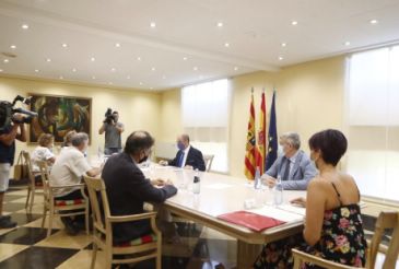 Lambán anuncia la próxima convocatoria de 1,5 millones en ayudas para residencias