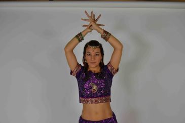 Sonia Rillo Marco, monitora de danza bollywood en Teruel: “Con el baile puedes expresar la alegría más grande del mundo a través del cuerpo”