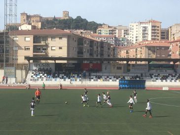 El PAR de Alcañiz insiste en la necesidad de cambiar el césped del campo de fútbol