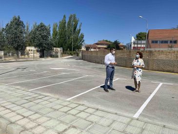 Finalizan las obras de ordenación del tráfico y ampliación del aparcamiento en la calle Ciudad Escolar, frente al colegio de Las Anejas