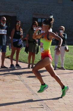 La albalatina Alicia Pérez, campeona de Aragón de Media Maratón