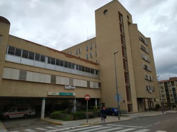 La alta ocupación en el hospital de Alcañiz obliga a reservar camas y plazas UCI en Zaragoza