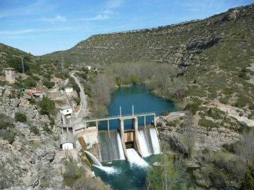 La asociación El Mijares no se toca recoge firmas a favor de demoler Los Toranes