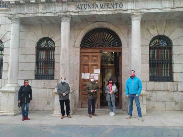 El PSOE pregunta a la alcaldesa en la Junta de Gobierno cuándo se retomarán las obras de la nueva piscina climatizada