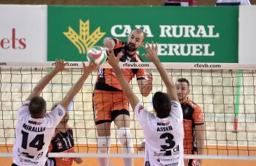 El CV Teruel vence a Almoradí por 3-0 y sigue imbatido