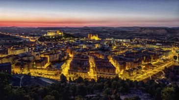 Una panorámica nocturna de Alcañiz de Ricardo Rodríguez Pina gana el concurso Enséñanos tu pueblo