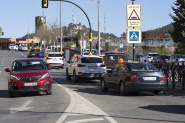 Teruel se suma a las protestas contra la Ley Celaá con una caravana de automóviles que ha recorrido la ciudad