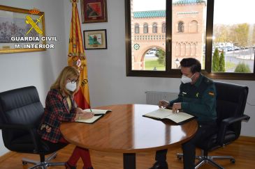 La Guardia Civil de Teruel y el Colegio de Farmacéuticos firman colaborará en la prevención y mejora de la seguridad de lo mayores