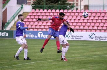 El CD Teruel se impone por 2-0 al Valdefierro en un partido de claro dominio local