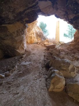 El PAR propone dignificar la Cueva de las Tres Puertas, en Las Arcillas