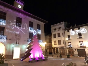 Mora de Rubielos celebra la Navidad con 3.000 kilos de ‘Ilusión de hierro y luz’