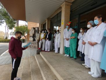 Alumnos del IES Vega del Turia dan las gracias a los sanitarios