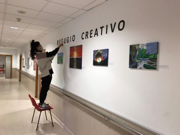 La pintura, refugio creativo para una familia colombiana en Teruel