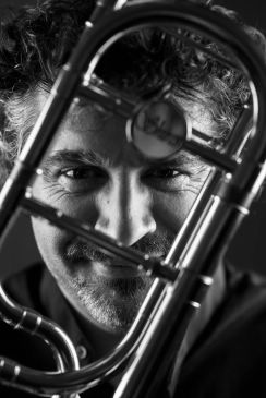 Juan Pardo Gil, músico alcañizano, trombón solista en la Filarmónica Nacional de Armenia: “Aragón tiene un auditorio extraordinario pero no una orquesta profesional”