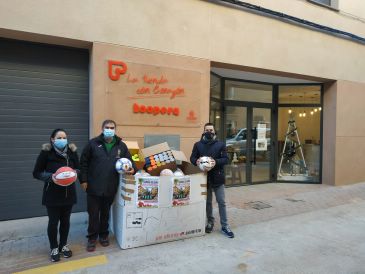 La campaña ‘Ningún niño sin balón’ de Alcorisa recoge 275 pelotas para Cáritas