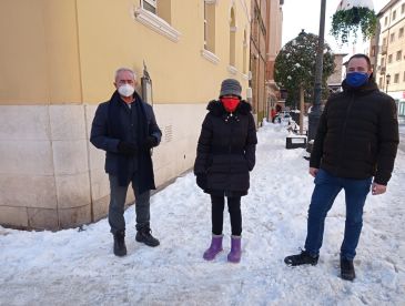 El PSOE de Teruel le pide al Ayuntamiento que retire la nieve que dificulta el acceso a la zona azul del hospital y a comercios y bares