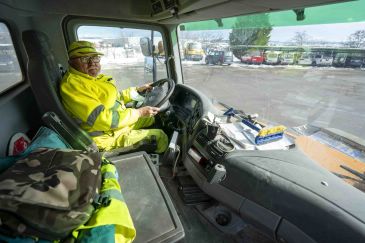 Francisco Laguía, conductor de una quitanieves de la DPT: “La gente no entiende que la ventisca te puede cubrir una carretera limpia en minutos”