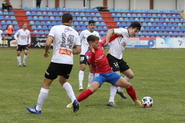 El CD Teruel se impone 2-1 al Binéfar en un choque con tres tantos en los minutos finales