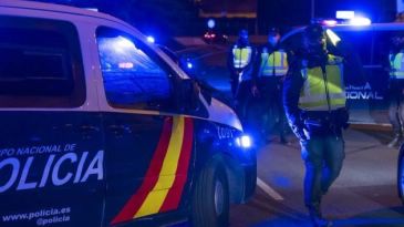 La Policía Nacional detiene a tres jóvenes tras una fiesta ilegal en un piso de la avenida Zaragoza de Teruel