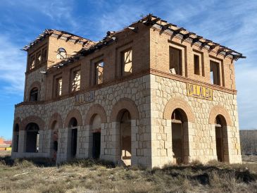 Los vecinos piden a las instituciones que pujen por la estación de Villalba Baja