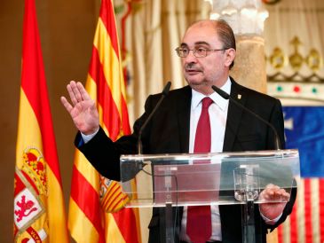 El presidente de Aragón, Javier Lambán, anuncia que sufre un cáncer de colon pero seguirá con sus funciones