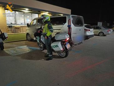 Sorprenden a un taxista que hacía un traslado de Teruel a Zaragoza cuadruplicando la tasa de alcohol permitida