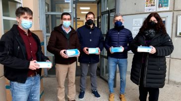 El área de Juventud de la comarca del Bajo Aragón reparte varias mascarillas