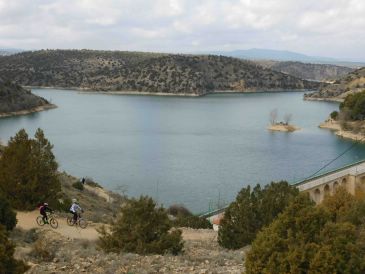 El Arquillo llegó a desembalsar hasta 7 metros cúbicos por segundo en febrero para reducir el volumen de agua