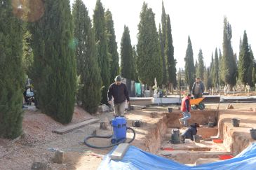 Un laboratorio analiza restos de fusilados de la fosa del cementerio de Alcañiz