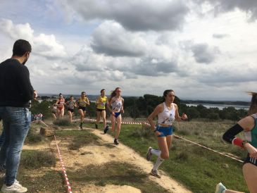 La alcañizana Laura Paricio gana en casa el Regional de Cross Sub18