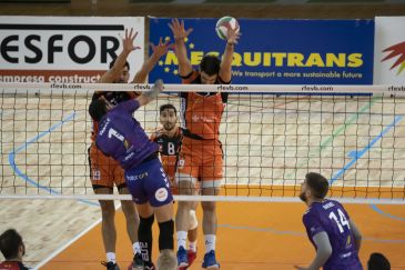 El CV Teruel no puede en el primer partido de cuartos de final con Manacor