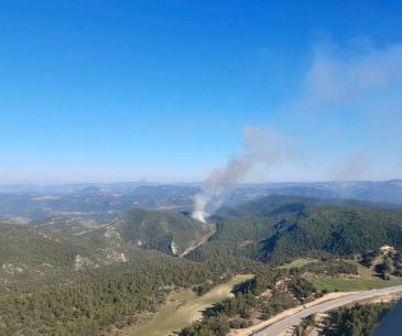 Un incendio provocado por una quema agrícola en un olivar calcina 1,5 hectáreas  en Ráfales