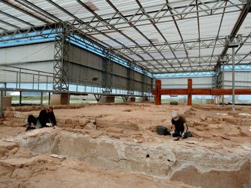 Comienzan las actuaciones de urgencia en el yacimiento La Loma del Regadío de Urrea de Gaén