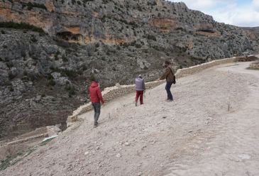 Albarracín convierte la escombrera junto a la muralla en un espacio con vegetación