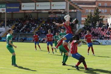 El CD Teruel gana en Pinilla pero el ascenso tendrá que esperar