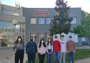 Alumnos de 2º de Bachillerato del IES Matarraña idean un dispositivo para asegurar la ventilación adecuada en clase