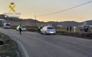 Un conductor que dio positivo en drogas y alcohol se sale de la vía y los tres ocupantes del coche resultan heridos graves