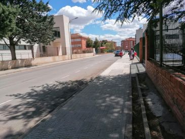 El Ayuntamiento de Teruel invertirá 254.000 euros en la reforma de las aceras de la calle Ciudad Escolar